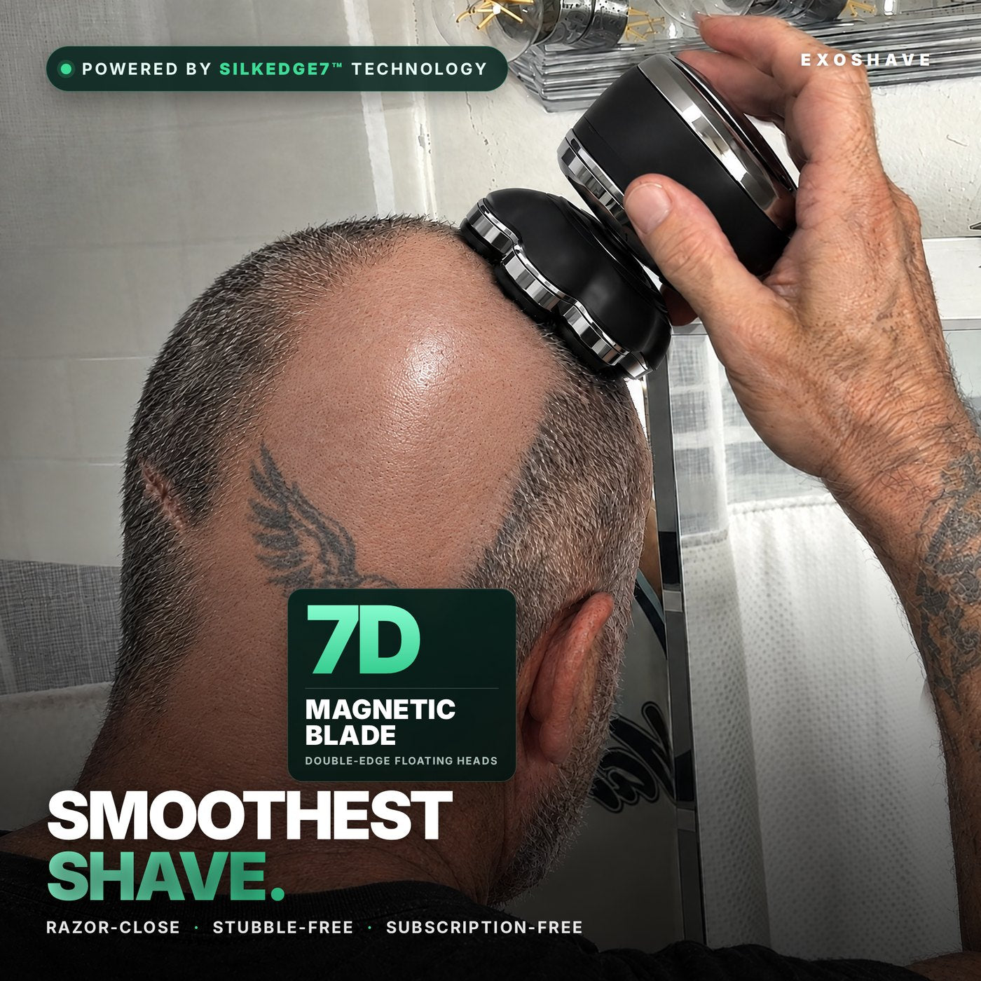 גבר מגלח זיפים של 10 ימים מהראש עם Exoshave 7D – עור חלק לגמרי